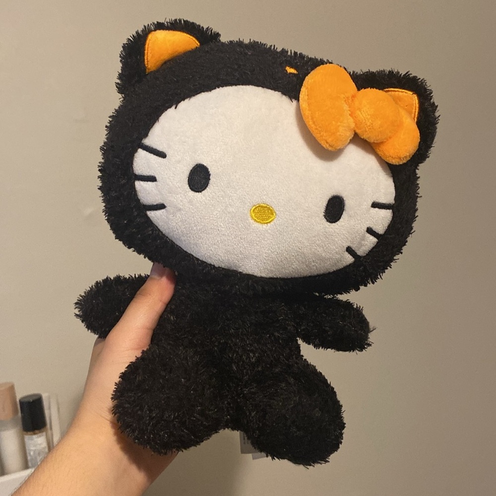 Cute Hello Kitty Halloween themed plushie❤️‍🩹❤️‍🩹❤️‍🩹